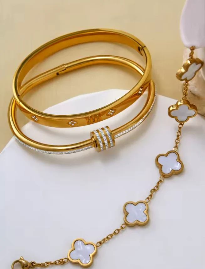 four-leaf clover lucky bracelet – Gold - Image 2