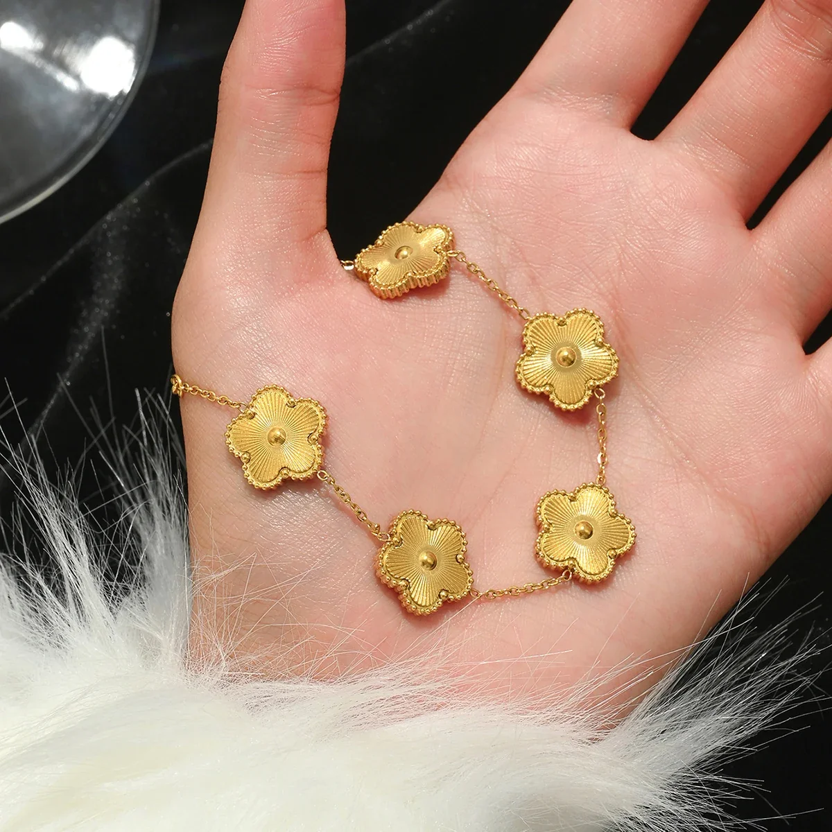four-leaf clover lucky bracelet – Gold - Image 3
