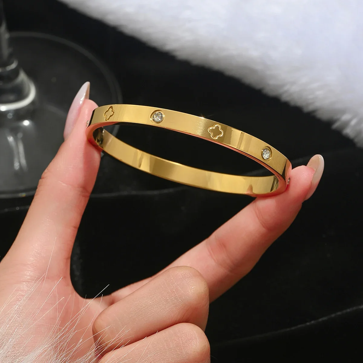 four-leaf clover lucky bracelet – Gold - Image 8