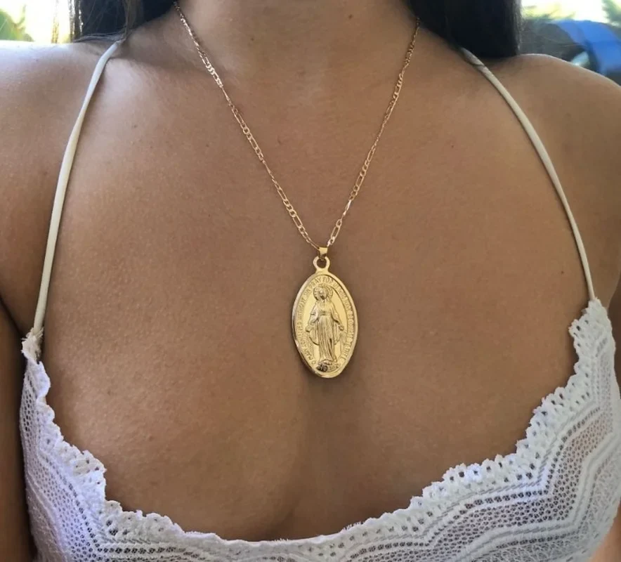 Maria Pendant – Necklaces