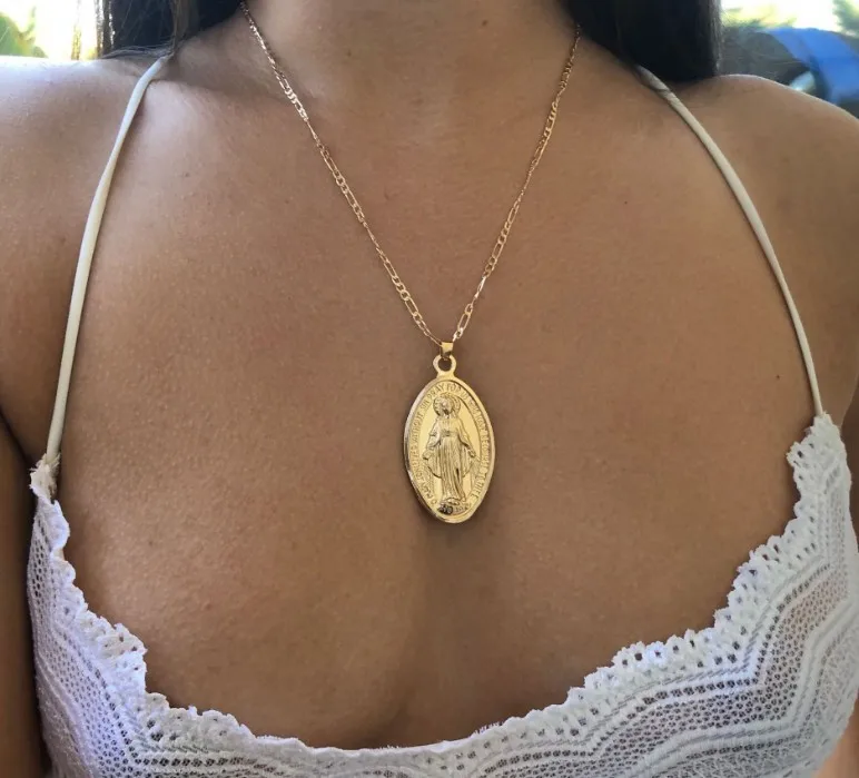 Maria Pendant – Necklaces - Image 7