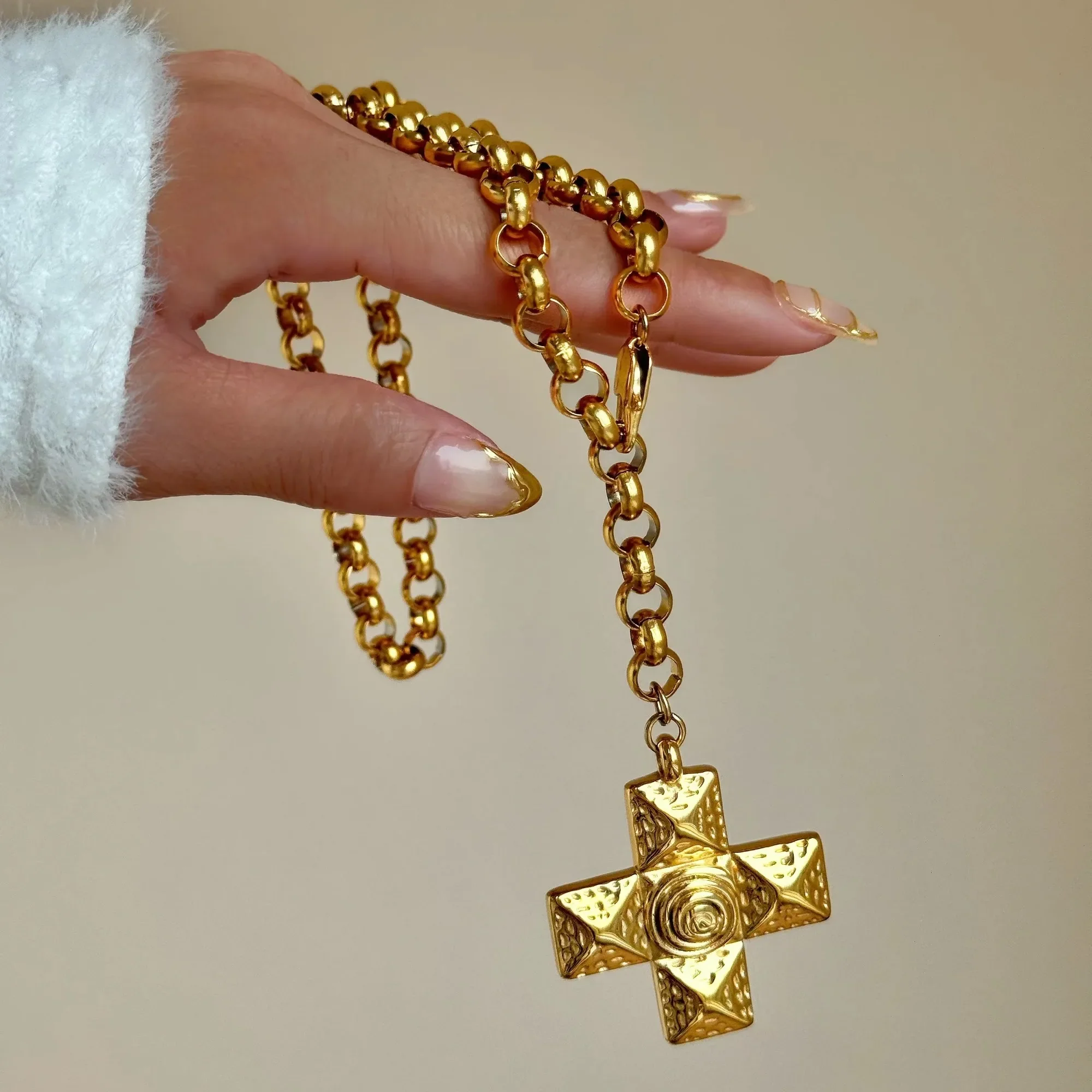 Voxy Pendant Necklace - Image 3